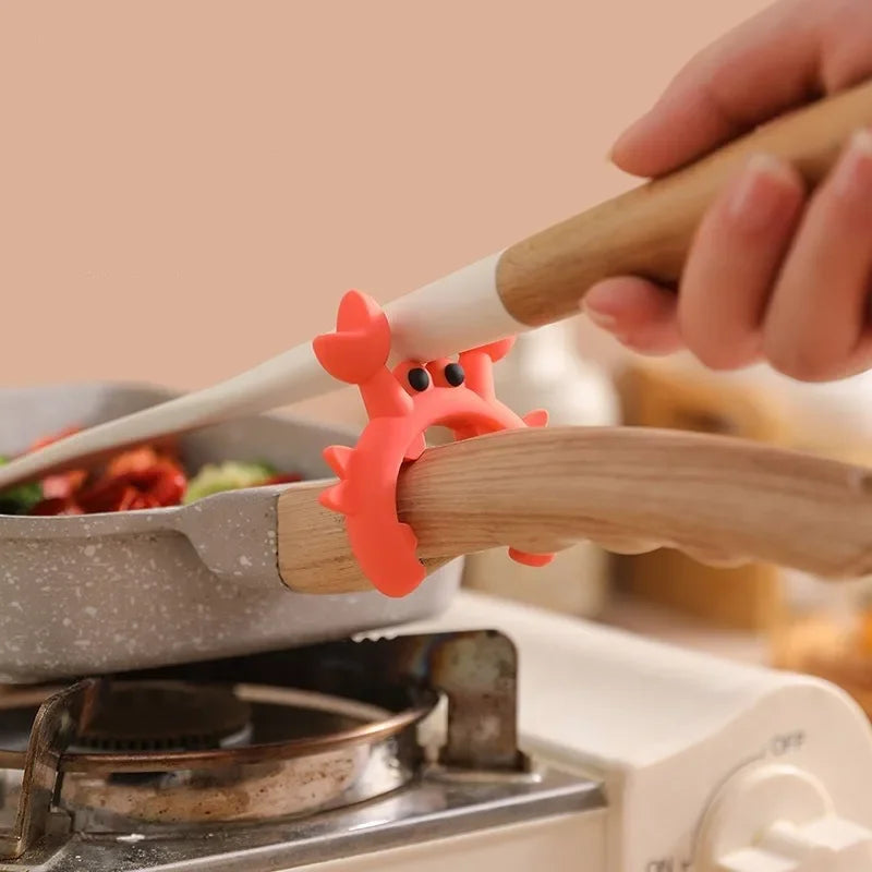 4/1PCS Silicone Spatula Rack Small Crab Anti Scalding Overflow Pot Clip Spoon Holder Clip Universal Shovel Rack Kitchen Gadget