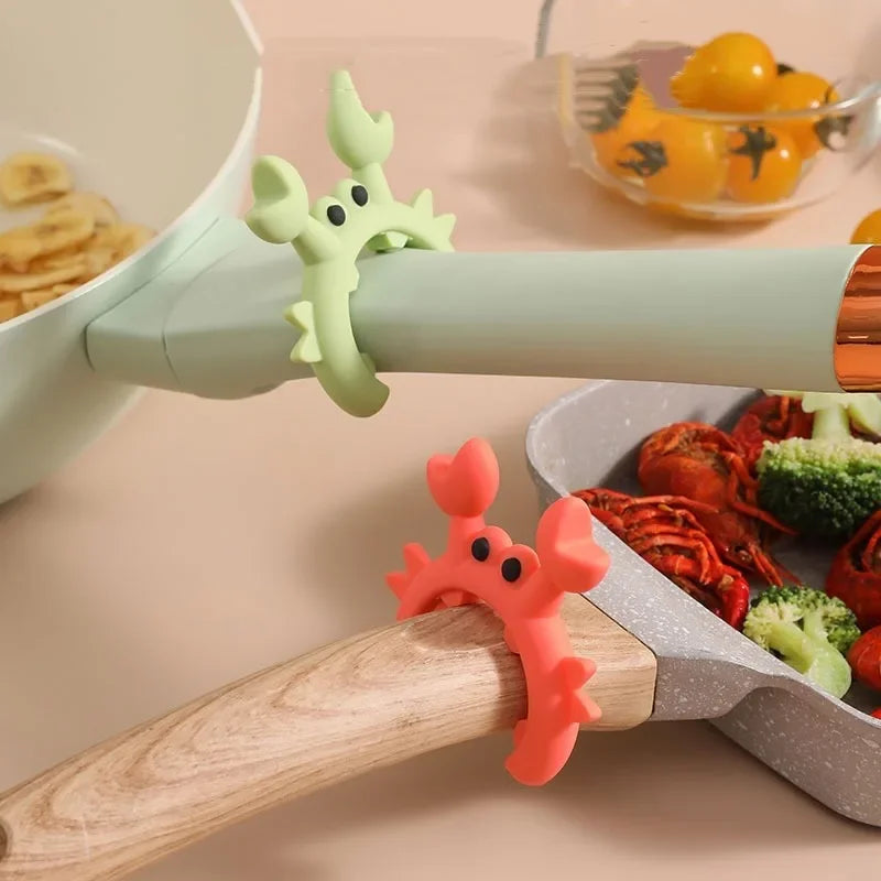 4/1PCS Silicone Spatula Rack Small Crab Anti Scalding Overflow Pot Clip Spoon Holder Clip Universal Shovel Rack Kitchen Gadget